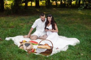 Groß (beautiful mum dad their cute little child have fun together smiles outside) min